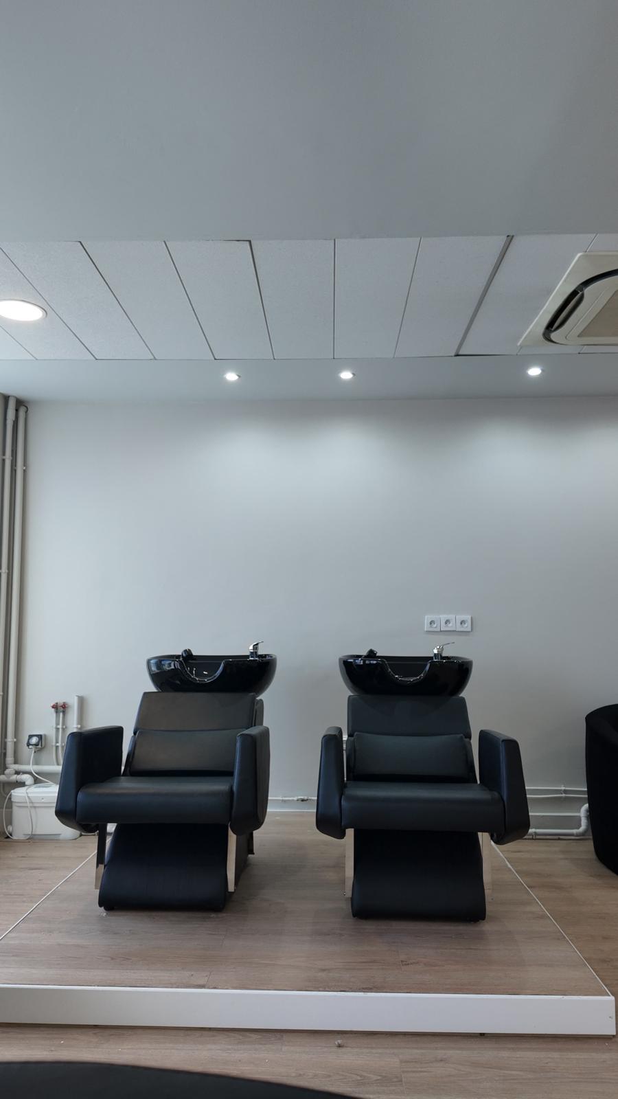 Bacs à shampoing et fauteuils de lavage du salon